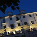 Szálloda Borgo Vecchio Di Charme Neive
